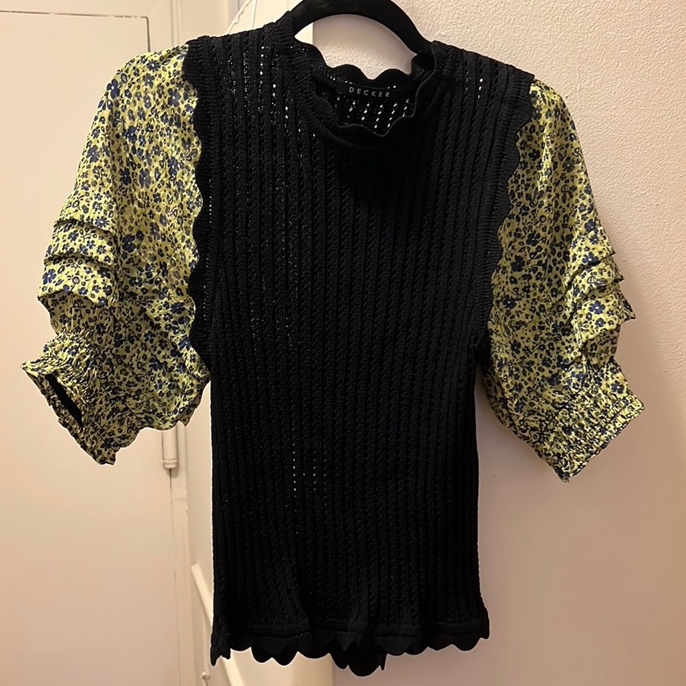 Short sleeve top with floral sleeves